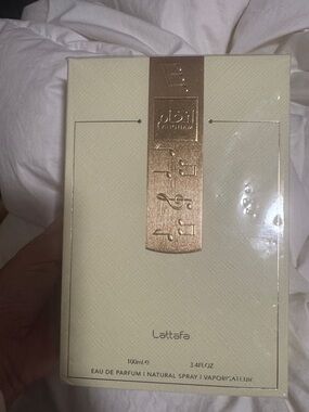 Lattafa Women Eau de Parfum in Cream with Gold Accent